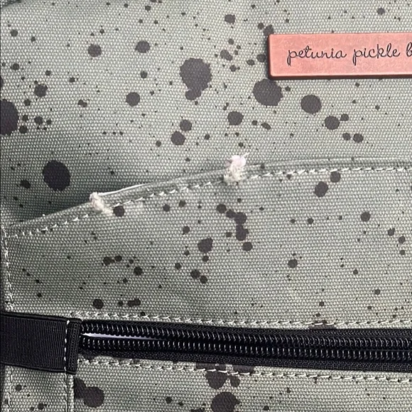 Petunia Pickle Bottom Provision’s 2 in 1 backpack, Inter-Mix cubes & change pad - Picture 2 of 11